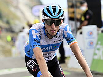 Dan Martin stays in contention...
